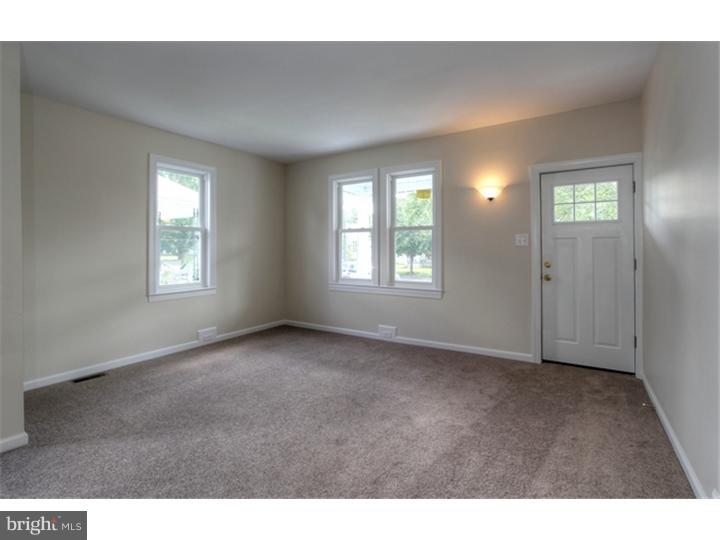 209 Lippincott Avenue Riverside, NJ 08075 - Photo 3 of 24