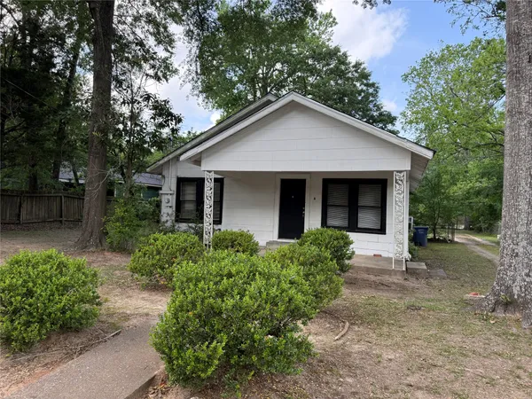 $795 | 2812 Angier Road, Huntsville, TX 77340