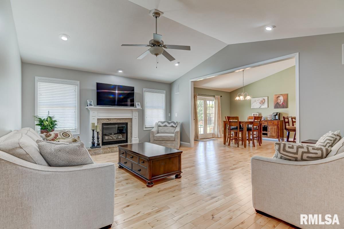 817 Racastle Road Chatham, IL 62629 - Photo 8 of 50 Gallery Image 8