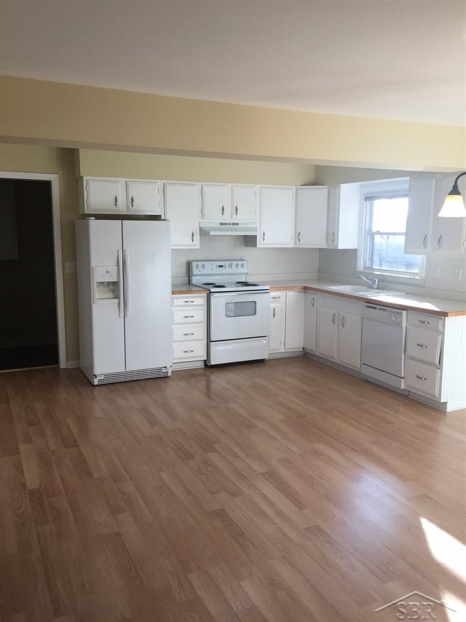8465 Ederer Road Saginaw, MI 48609 - Photo 7 of 26 31306660-7.JPG