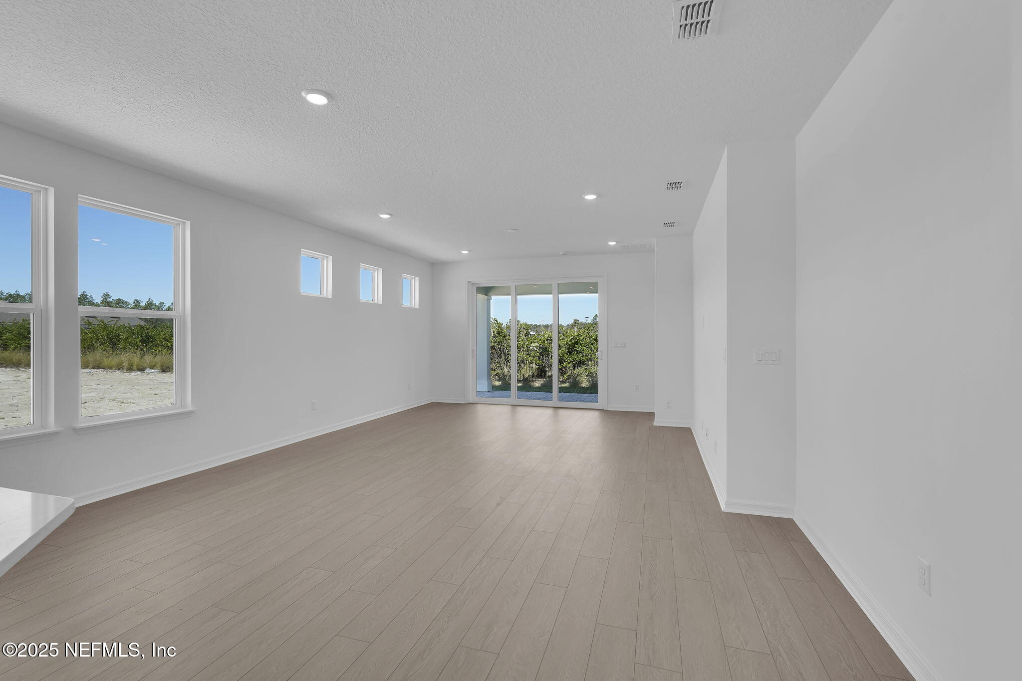 317 Ecliptic Loop Yulee, FL 32097 - Photo 6 of 39 Ellenwood Cafe