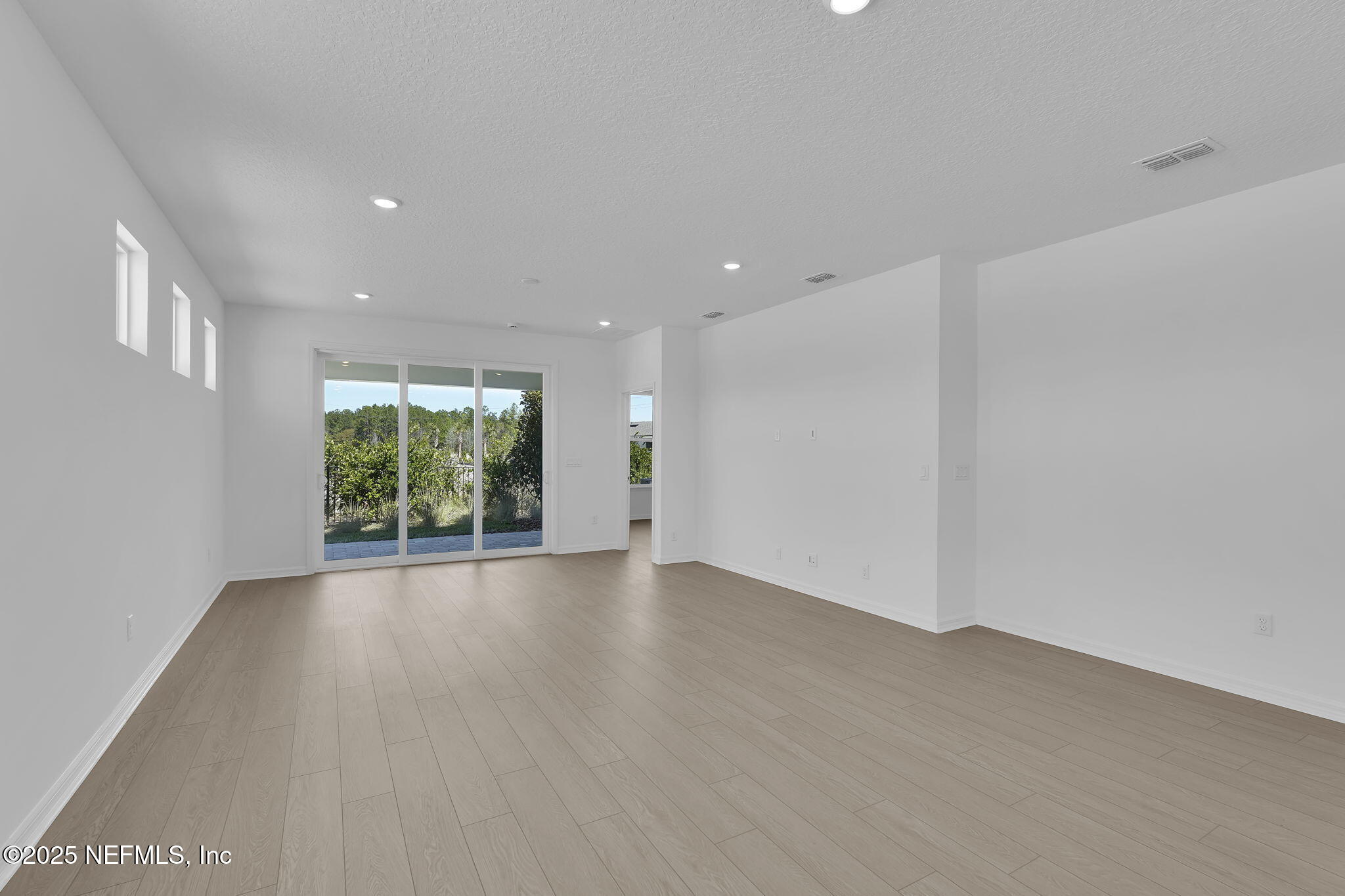 317 Ecliptic Loop Yulee, FL 32097 - Photo 8 of 39 Ellenwood Cafe