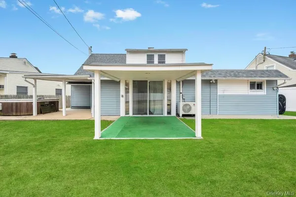 a view of an house that has garden