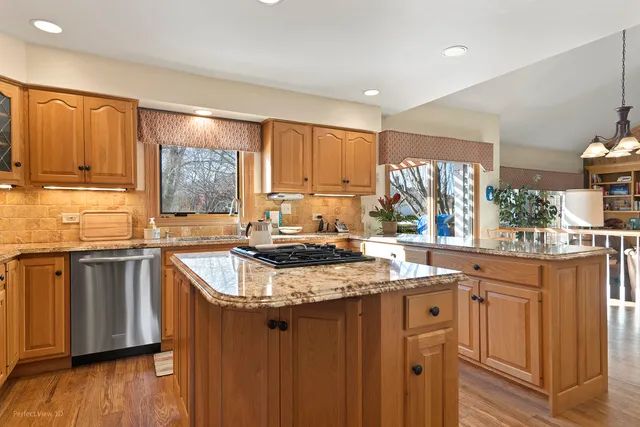 $600,000 | 17804 West Pond Ridge Circle, Gurnee, IL 60031