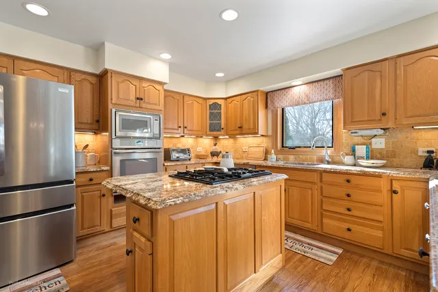 $600,000 | 17804 West Pond Ridge Circle, Gurnee, IL 60031