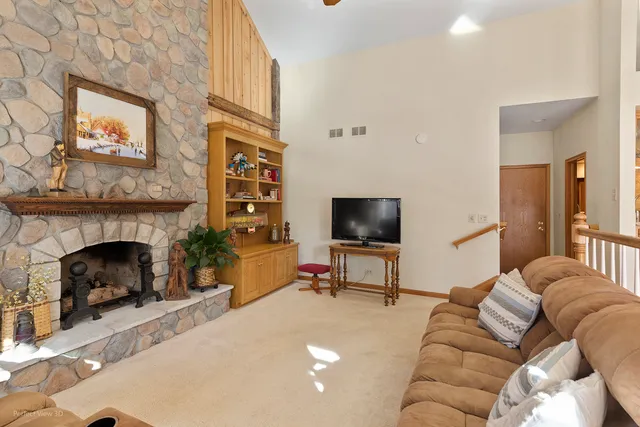 $600,000 | 17804 West Pond Ridge Circle, Gurnee, IL 60031