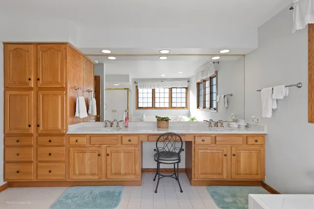 $600,000 | 17804 West Pond Ridge Circle, Gurnee, IL 60031