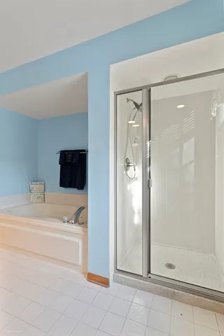 $600,000 | 17804 West Pond Ridge Circle, Gurnee, IL 60031