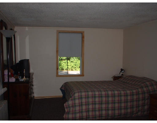 226 Lawrence Road Salem, NH 03079 - Photo 4 of 7