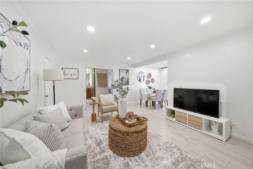 185 Streamwood Irvine, CA 92620 - Photo 2 of 29