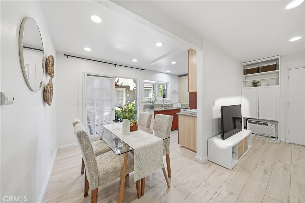 185 Streamwood Irvine, CA 92620 - Photo 4 of 29
