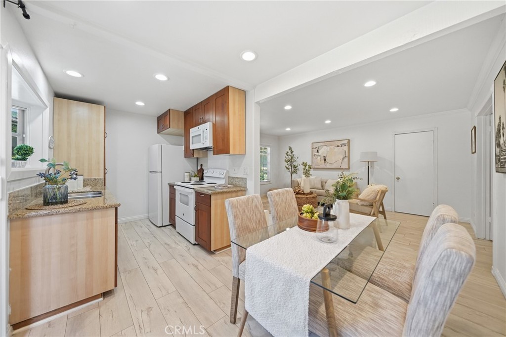 185 Streamwood Irvine, CA 92620 - Photo 6 of 29