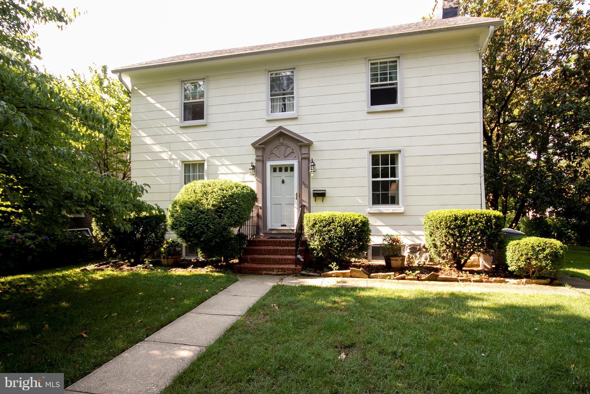 601 Dunkirk Road Baltimore, MD 21212 - Photo 1 of 22 a front view of house with yard and green space