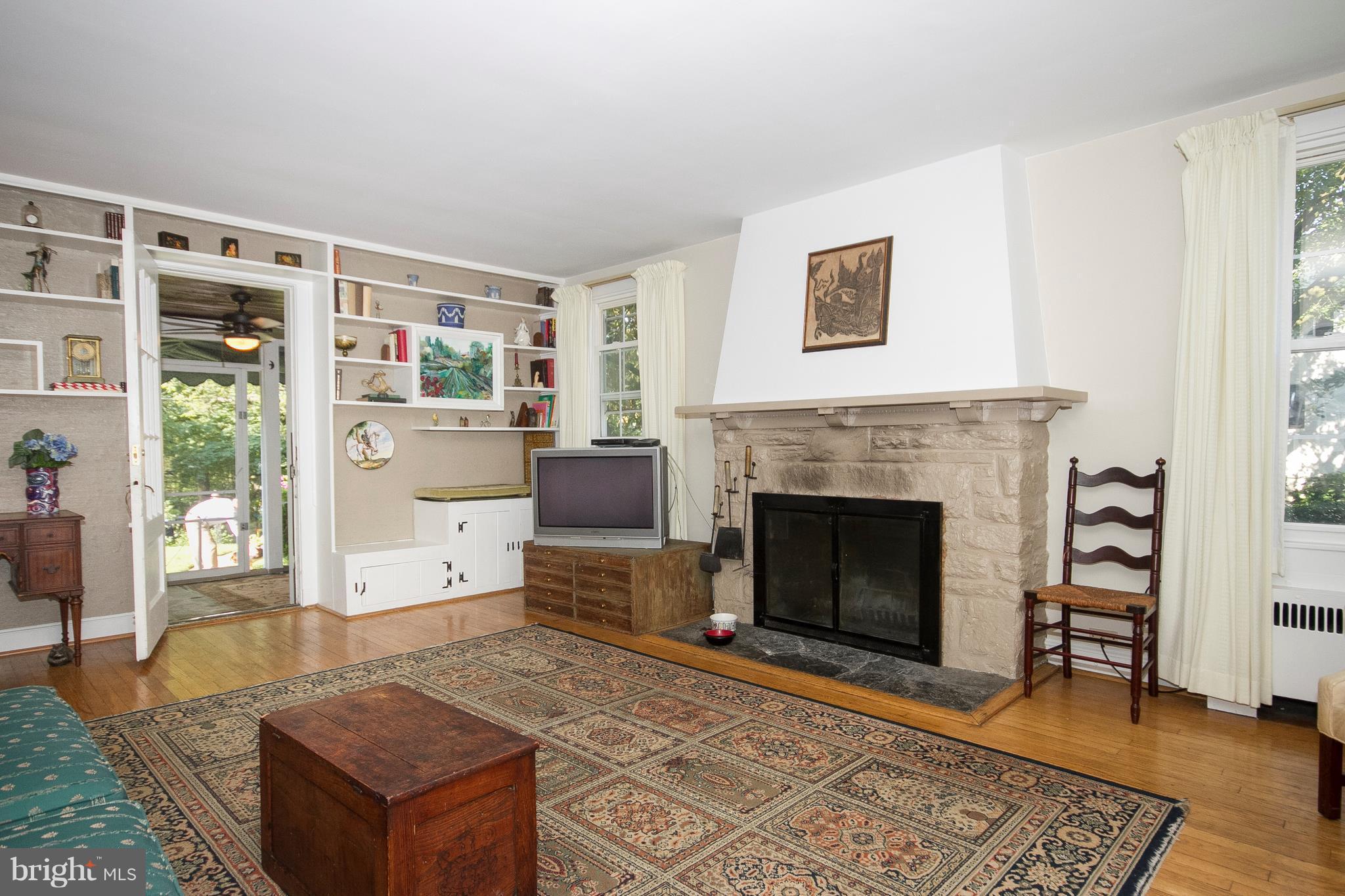 601 Dunkirk Road Baltimore, MD 21212 - Photo 2 of 22 a living room with furniture and a fireplace