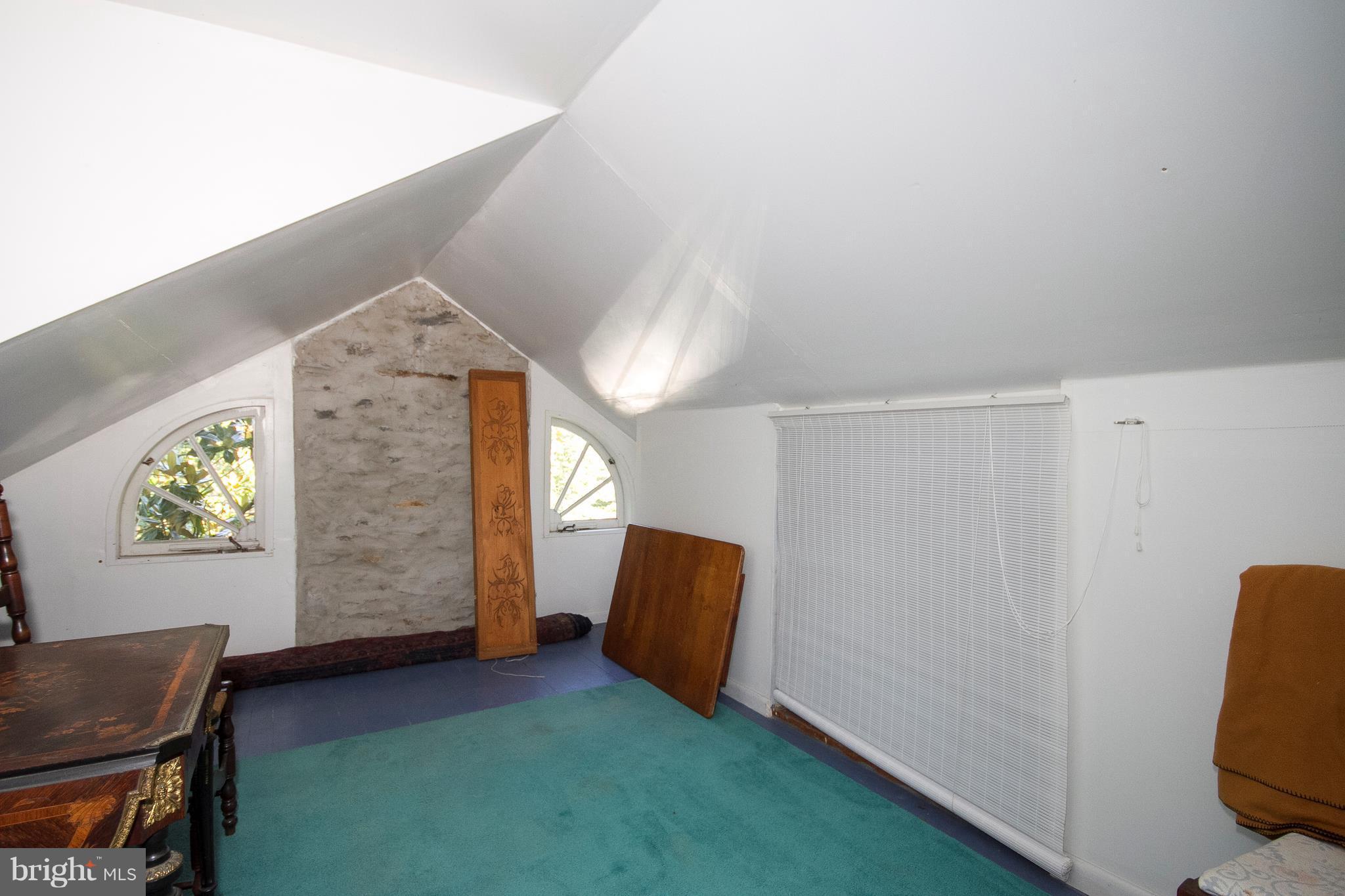 601 Dunkirk Road Baltimore, MD 21212 - Photo 18 of 22 a room with furniture and a window