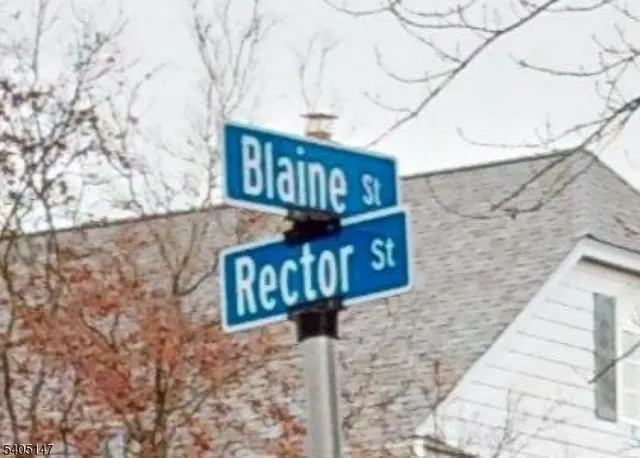 a street sign on a wooden wall
