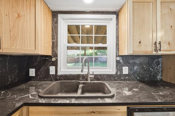 7835 Donnelly Avenue Kansas City, MO 64138 - Photo 12 of 37