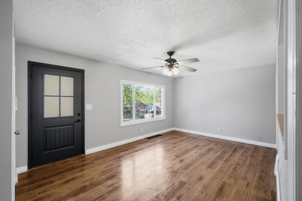 7835 Donnelly Avenue Kansas City, MO 64138 - Photo 8 of 37