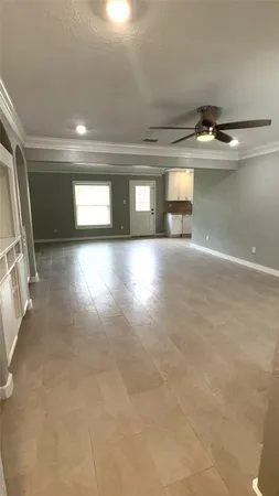 $2,300 | 212 Stratmore Drive, Friendswood, TX 77546