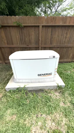 $2,300 | 212 Stratmore Drive, Friendswood, TX 77546