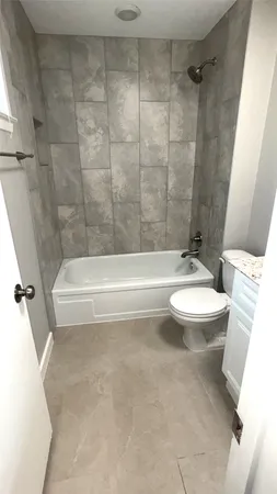 $2,300 | 212 Stratmore Drive, Friendswood, TX 77546