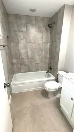 $2,300 | 212 Stratmore Drive, Friendswood, TX 77546