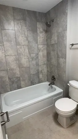 $2,300 | 212 Stratmore Drive, Friendswood, TX 77546