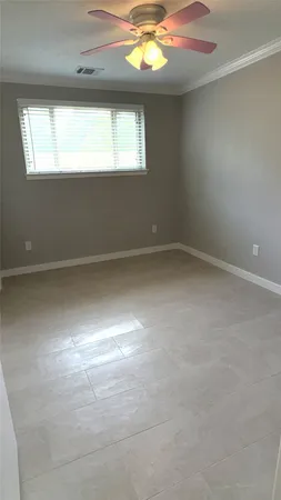 $2,300 | 212 Stratmore Drive, Friendswood, TX 77546