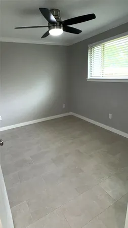 $2,300 | 212 Stratmore Drive, Friendswood, TX 77546