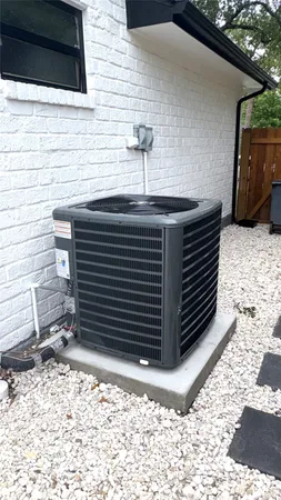 $2,300 | 212 Stratmore Drive, Friendswood, TX 77546