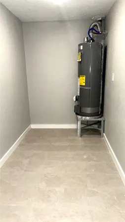 $2,300 | 212 Stratmore Drive, Friendswood, TX 77546