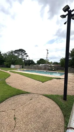 $2,300 | 212 Stratmore Drive, Friendswood, TX 77546