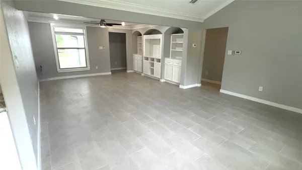 $2,300 | 212 Stratmore Drive, Friendswood, TX 77546