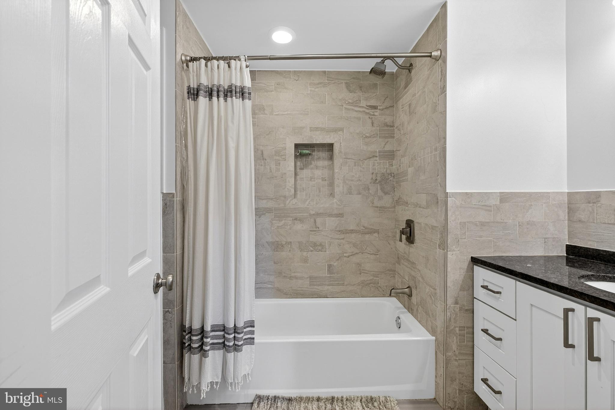 12 Colgate Drive Cherry Hill, NJ 08034 - Photo 22 of 40 2nd floor full bath