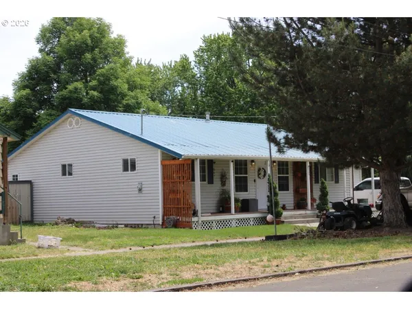 $319,000 | 335 North 4th Street, Athena, OR 97813