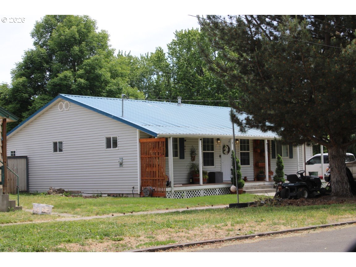 335 North 4th Street Athena, OR 97813 - Photo 1 of 2