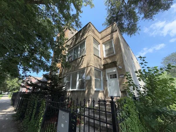 $1,600 | 411 North Hamlin Avenue, Unit 2, Chicago, IL 60624