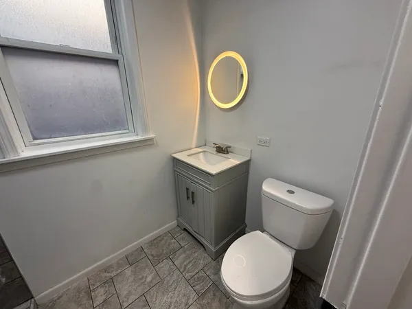 $1,600 | 411 North Hamlin Avenue, Unit 2, Chicago, IL 60624