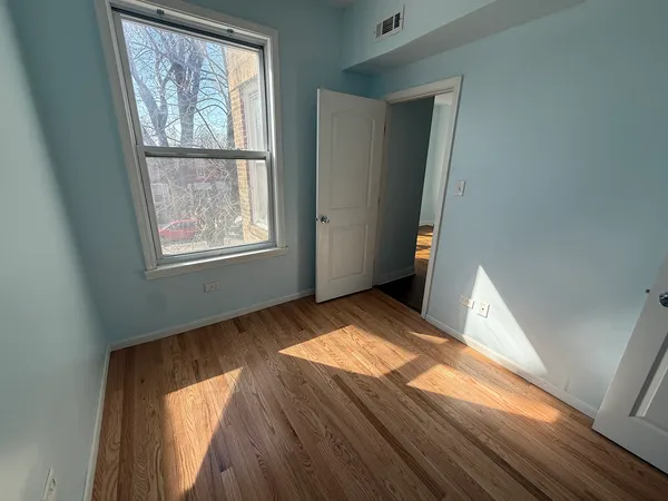 $1,600 | 411 North Hamlin Avenue, Unit 2, Chicago, IL 60624