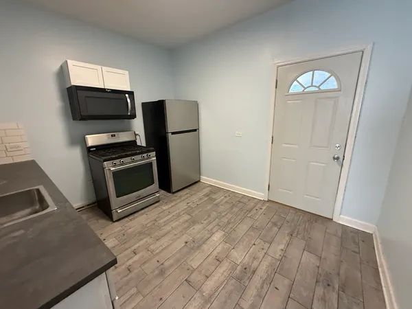 $1,600 | 411 North Hamlin Avenue, Unit 2, Chicago, IL 60624