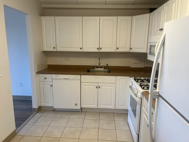 $2,300 | 1 Pond Street, Unit 4D, Winthrop, MA 02152