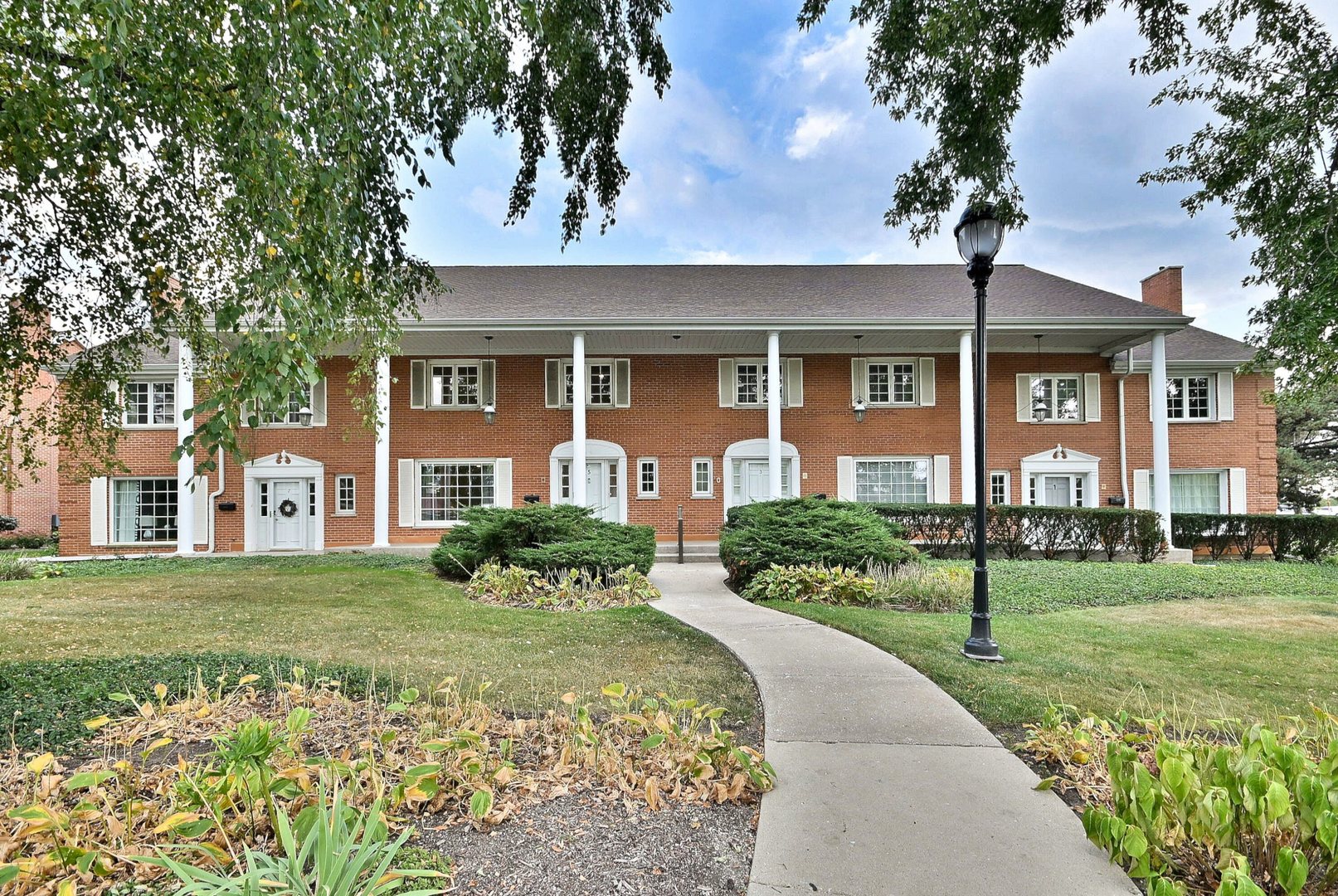 5 North Tower Road Oak Brook, IL 60523 - Photo 1 of 52 Gallery Image 1