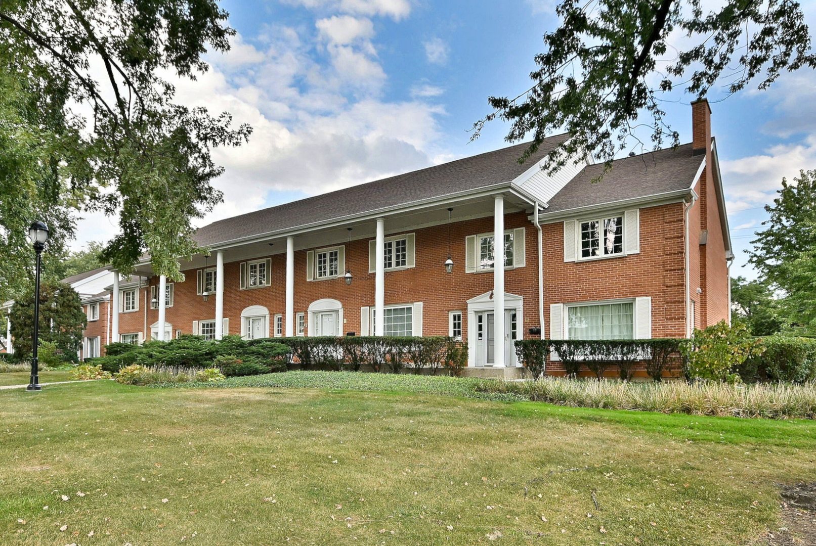 5 North Tower Road Oak Brook, IL 60523 - Photo 2 of 52 Gallery Image 2