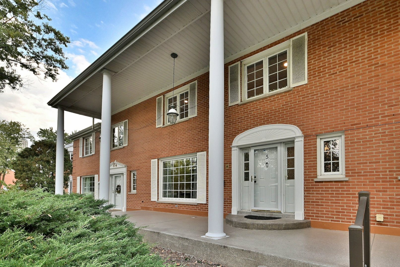 5 North Tower Road Oak Brook, IL 60523 - Photo 4 of 52 Gallery Image 4