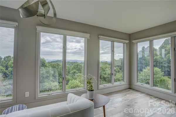 $475,000 | 204 Fleetwood Plaza, Hendersonville, NC 28739