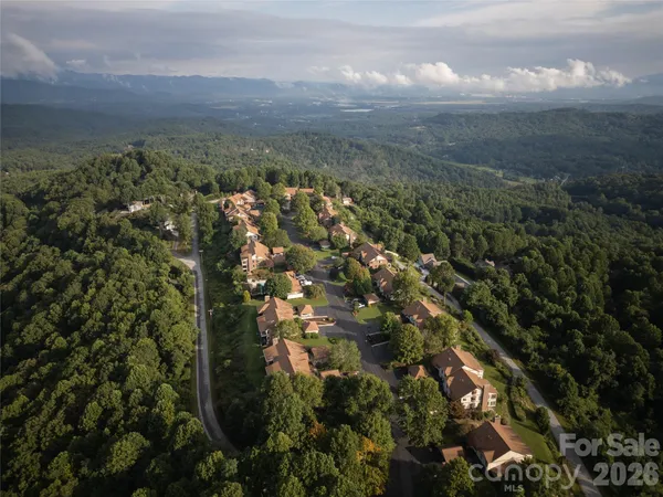 $475,000 | 204 Fleetwood Plaza, Hendersonville, NC 28739