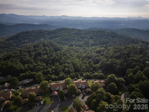 $475,000 | 204 Fleetwood Plaza, Hendersonville, NC 28739