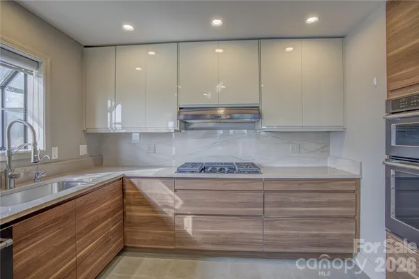 $475,000 | 204 Fleetwood Plaza, Hendersonville, NC 28739