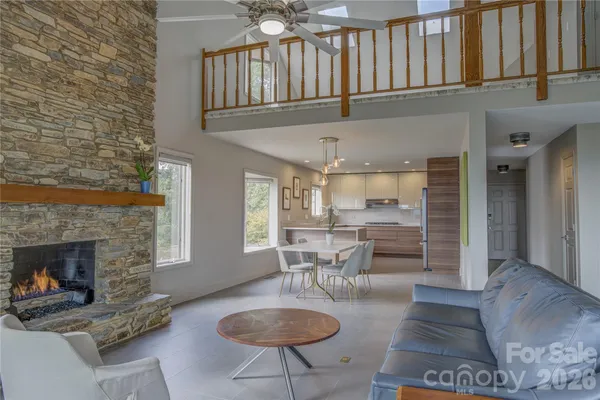 $475,000 | 204 Fleetwood Plaza, Hendersonville, NC 28739