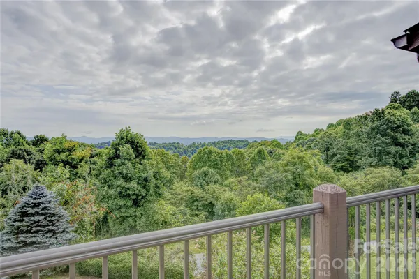 $475,000 | 204 Fleetwood Plaza, Hendersonville, NC 28739